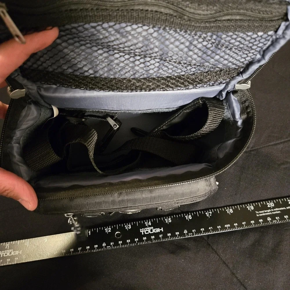 Samsonite Black Nylon Camera Shoulder Bag Case‎ Padded Strap Pockets Accessory